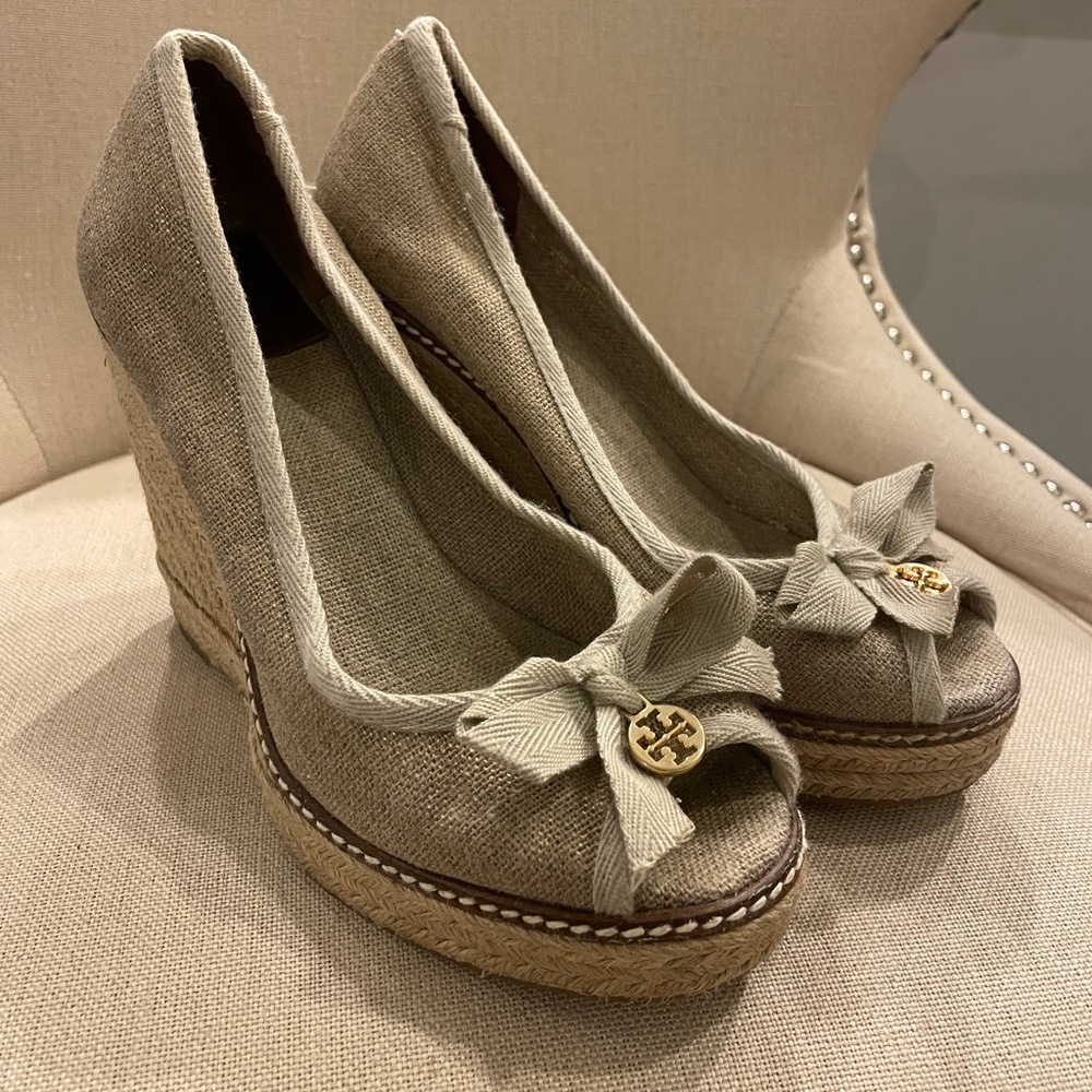 Tory Burch- tan wedges